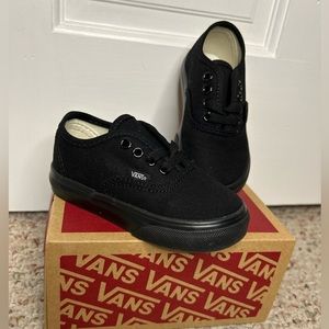 Vans original all black low top toddler sneaker size:6